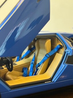 1/18 Autoart Signature Lamborghini Countach Walter Wolf Blue - 9