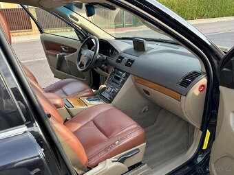 Volvo XC90 2.4 D5 136kW 4x4 Tažné Xenony Servis jen Volvo - 9