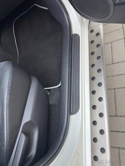 Toyota RAV4 2.2 D-4D, 4×4, automat | r.v. 2011 | Bílá perleť - 9