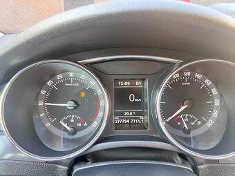 Škoda Superb II první majitel CZ nebourané - 9