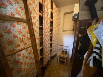 Dom s krásnym výhľadom - v tichej lokalite 43 km od Čiech - 9
