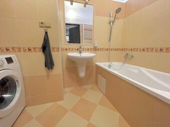 Prodám slunný byt 3+1 a prostornou garáž - 9