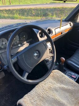 Mercedes Benz W123 240D piáno (americká verze) - 9