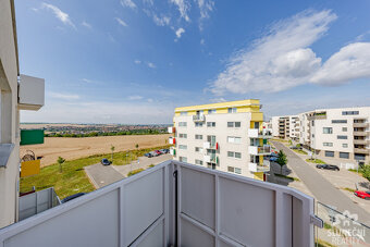 Pronájem bytu 3+kk s vyhrazeným parkovacím stáním, 85 m², Uh - 9