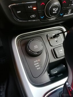 Jeep Compass, S 4x4,170 koní,plná výbava - 9