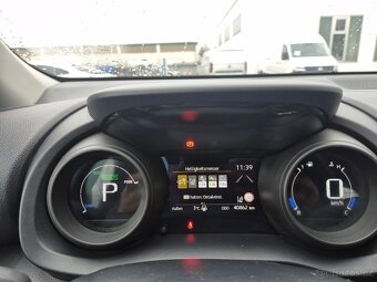 Toyota Yaris hybrid - 9