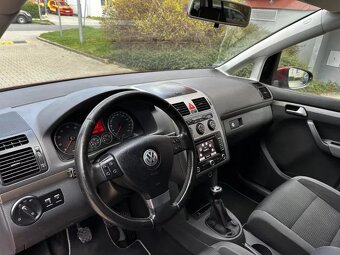 Volkswagen Touran 1.4 TSI 103kW Freestyle Navi Xenony 7 míst - 9