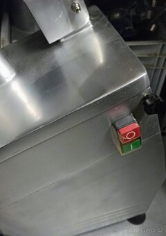 Prodám robustní krouhač, plátkovač zeleniny a sýrů - 9