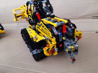 Lego pojízdný jeřáb 42108 a pásový čelní nakladač 42094 - 9