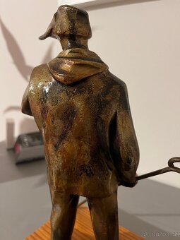 Starší elegantní soška FIGURA MUŽE V SAKU - 9