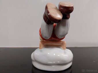 Chlapec na sáňkách - 9