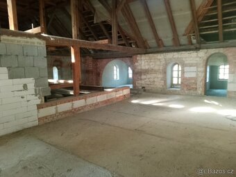 Dům a sklady okr Louny - 9