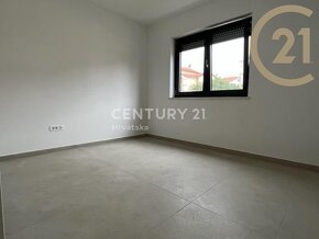 Prodej bytu 4+kk (95 m2) s terasou a dvorem (165 m2), 500 m  - 9