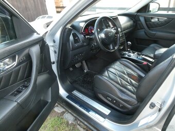 Infiniti FX35 - 9