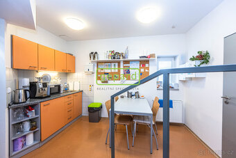 Obchodní prostory 147m2, Zbraslavské náměstí, Praha 5 - 9