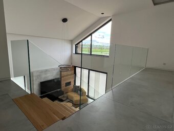 PÁTEŘOVÉ schodiště a schody, skleněné zábradlí - 9