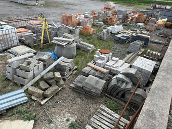 Stavební materiál - cihly, tvárnice, dlažba atd. - 9