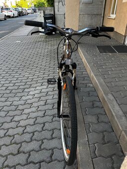 GT Nomad – pohodlné trekové kolo, rám 15", Shimano Acera - 9