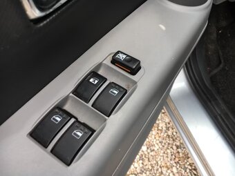Daihatsu Sirion 1.3 - 9