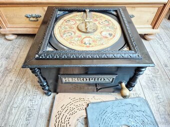 Starožitný hrací stroj, flašinet HEROPHON, 1900 - 9