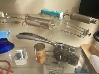 Stará lékařská skříň - 9