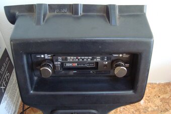Autorádio a středový panel - 9