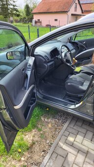 Toyota Corolla Verso 2.0 D4D 85 kW r.v. 2004 nová STK. - 9