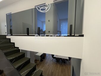Dvojdům, novostavba a rekonstruovaný RD, 2x 200m2, pozemek 7 - 9