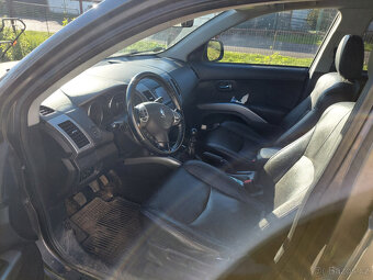 Peugeot 4007 - 9