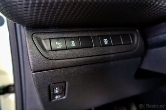 Peugeot 2008, 1.2 60 kW,1.MAJ.,ZÁRUKA, ROZVODY, PARK.SENZORY - 9