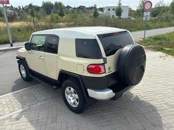 Toyota FJ Cruiser bez koroze, skvělý originální stav - 9