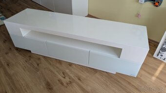 Skrinka pod tv - 9