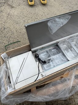 Chladící zařízení Vevor na potraviny, zeleninu a saláty - 9