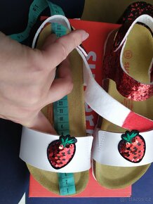 Dívčí sandály zn. Superfit, vel. 33, flitry, jahody - 9