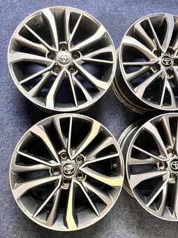 5x114,3 R17 Originál alu Toyota Avensis - 2017 - 9