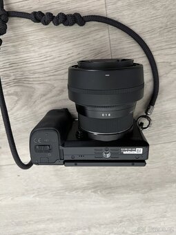 Sony A6000 a Sigma 56mm + 2 příslušenství - 9