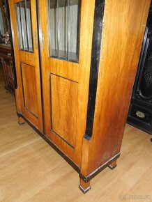 Knihovna biedermeier - 9
