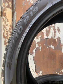 2ks 235/40/19 Pirelli/2021/96V/zimní pneu 6.2m - 9