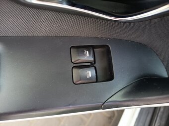 Kia Cee'd hatchback - 9