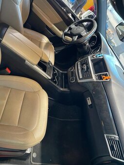 Mercedes- Benz ML350 - 9