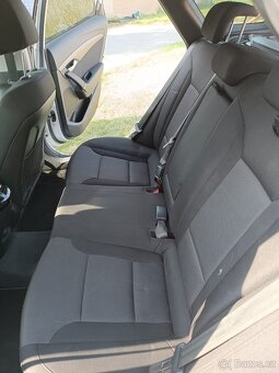 Hyundai i40 bílá 1.7 CRDi - 9