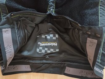 Policejni zateplene oblečeni na moto nebo skutr - 9