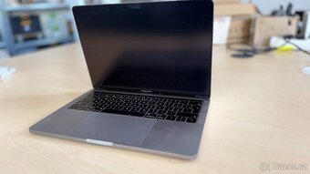 MacBook Pro 13" Retina (2019) – i7/16 GB/512GB SSD - 9