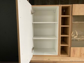 Moderní kuchyňská linka bez spotřebiči - 9
