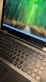 Bílý notebook Lenovo Yoga - 9