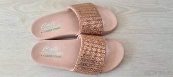 Dámské pantofle zn. Skechers vel. 37 V ZÁRUCE - 9
