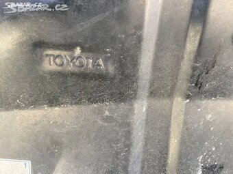 Toyota Avensis T27 kapota - 9