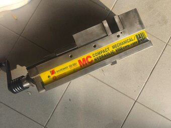 Strojní hydraulický přesný svěrák Safeway VISE CHV-130V - 9