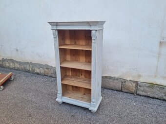 KRÁSNÁ STARÁ ZDOBENÁ KNIHOVNA - REGÁL - 9