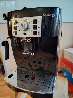 prodám DeLonghi Magnifica S - 9